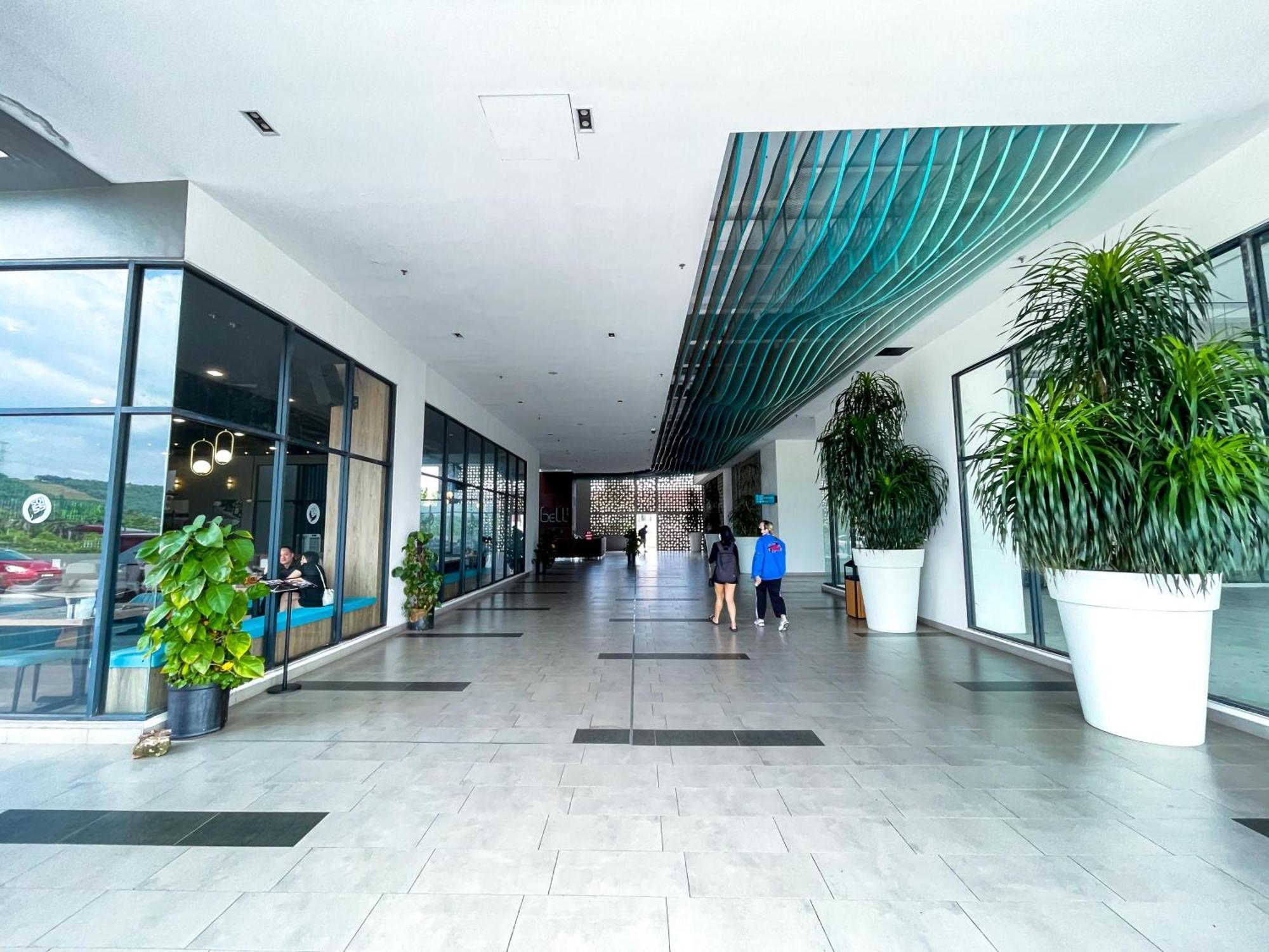 Bell - Klia Transit Hub - Erl Salak Tinggi Station -