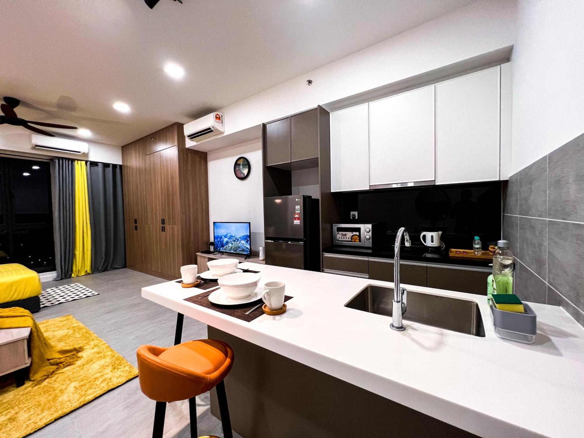 Apartment Bell - Klia Transit Hub - Erl Salak Tinggi Station - Sepang