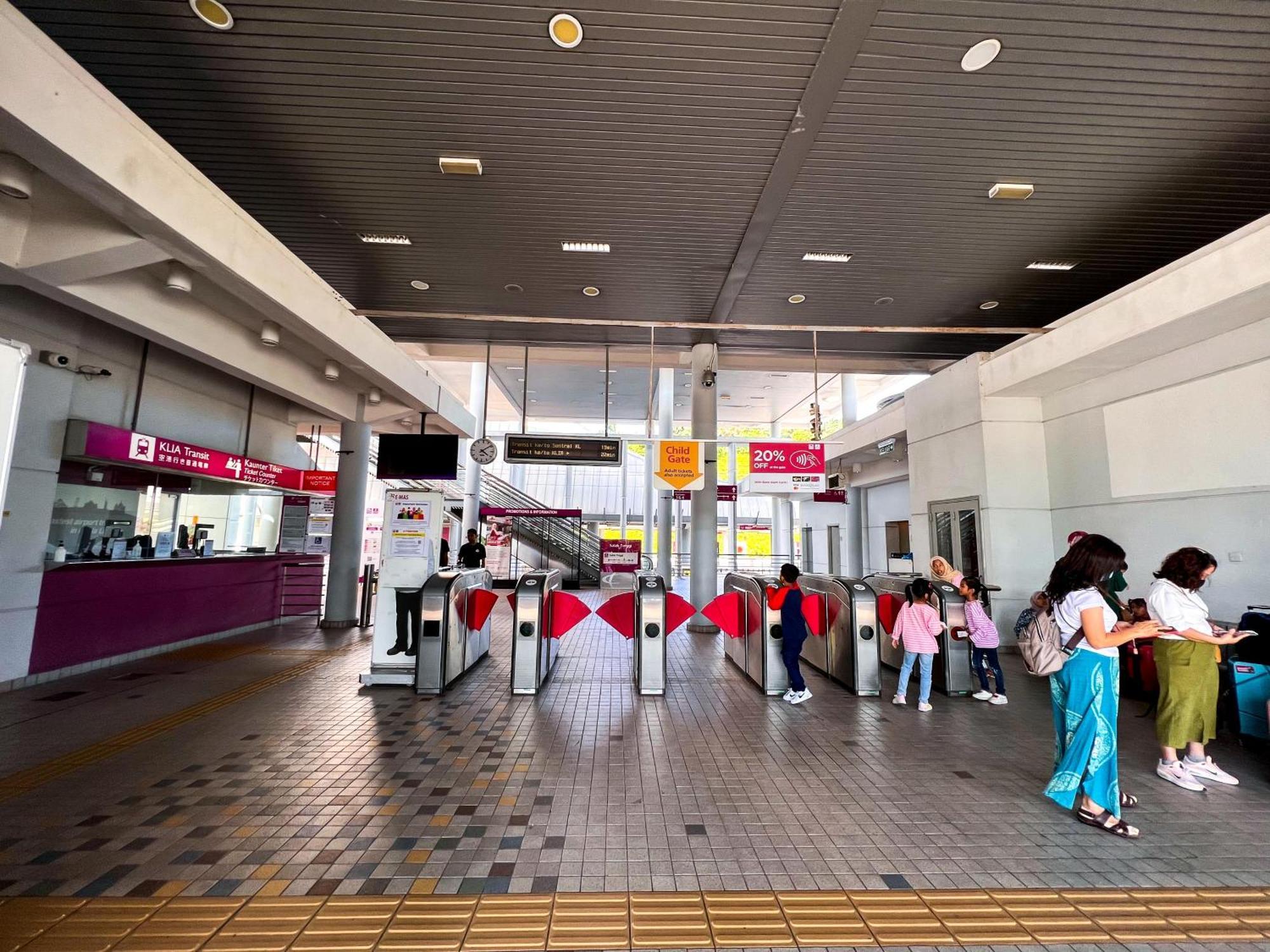 Bell - Klia Transit Hub - Erl Salak Tinggi Station - Apartment *