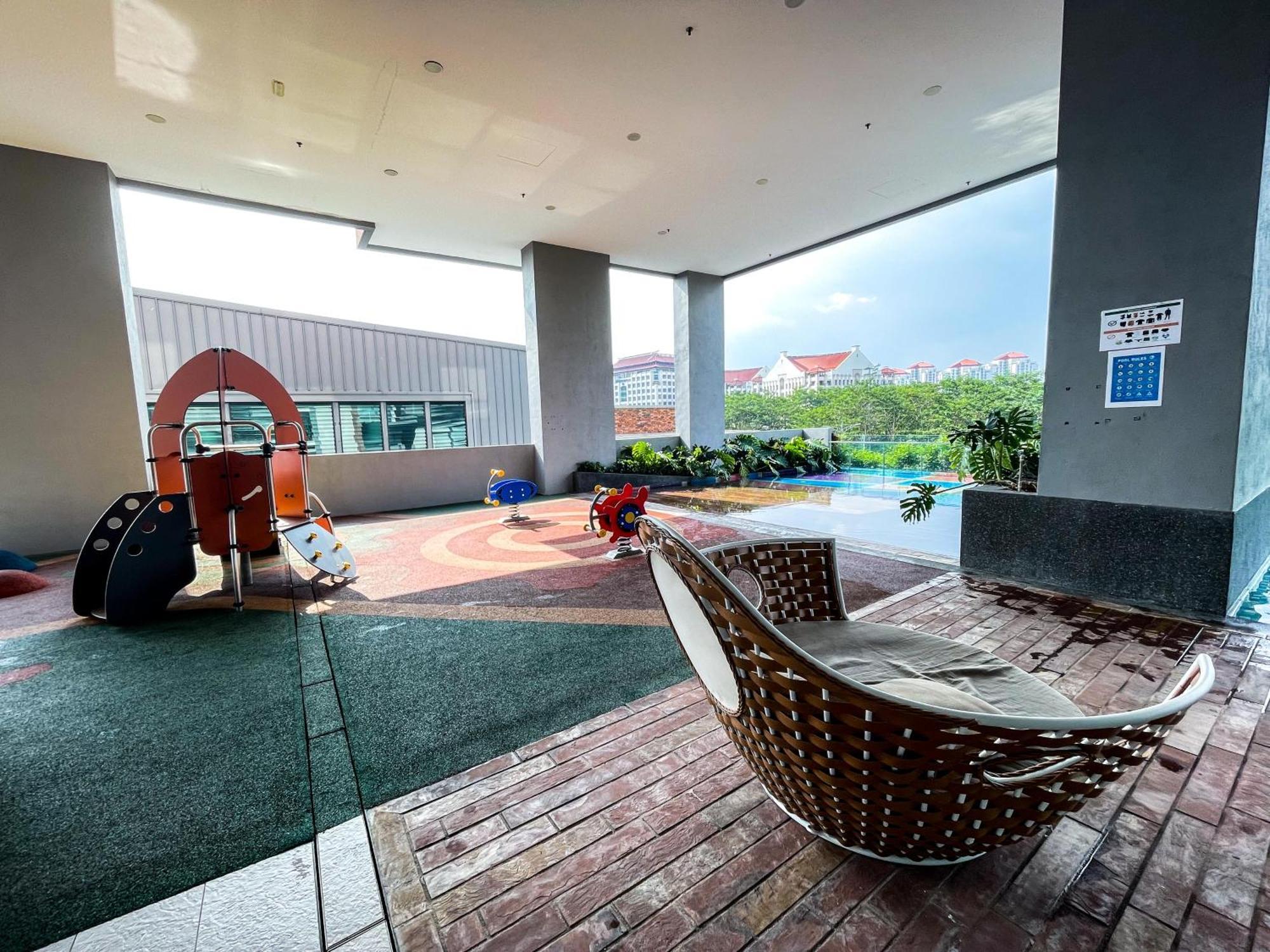 Bell - Klia Transit Hub - Erl Salak Tinggi Station - Apartment