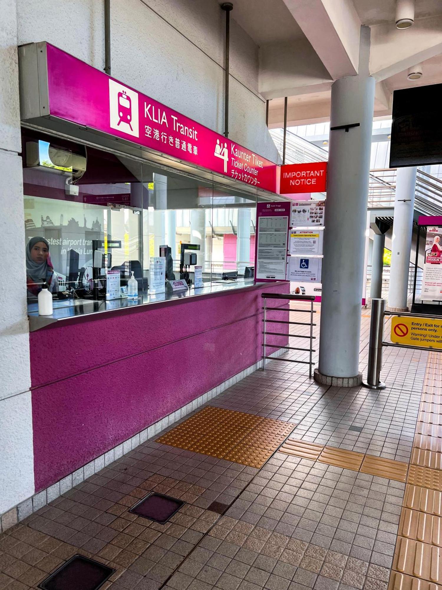 Bell - Klia Transit Hub - Erl Salak Tinggi Station - *