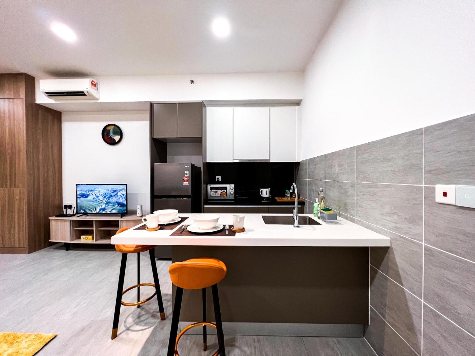 Apartment Bell - Klia Transit Hub - Erl Salak Tinggi Station - Sepang