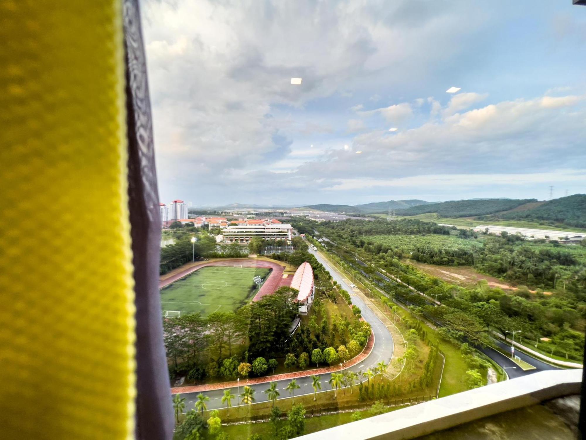 Bell - Klia Transit Hub - Erl Salak Tinggi Station - Apartment Sepang